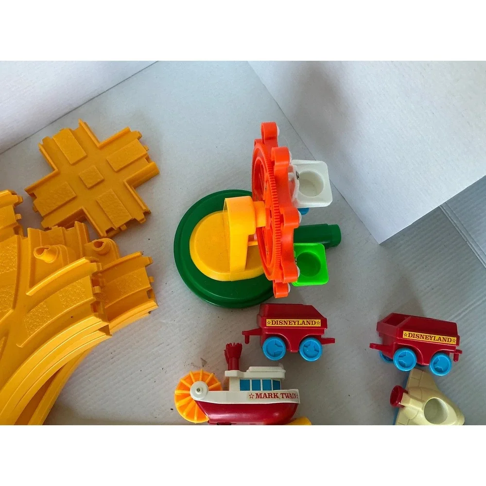 Playmates Vintage Disneyland Play Set Battery Train 31‎ Pieces Mickey Mouse Toy
